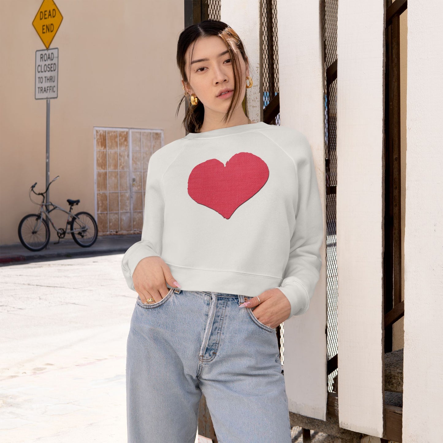 Minimalist Heart Ringer Graphic Women's Cropped Sweatshirt - Cute Casual Graphic Tee Pullover, Comfy Streetwear Jumper, Trendy Short