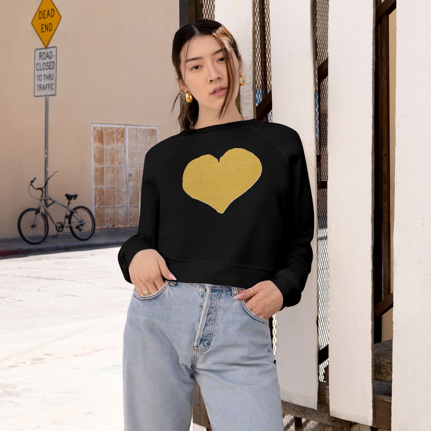 Minimalist Heart Ringer Graphic Women's Cropped Sweatshirt - Cute Casual Graphic Tee Pullover, Comfy Streetwear Jumper, Trendy Short