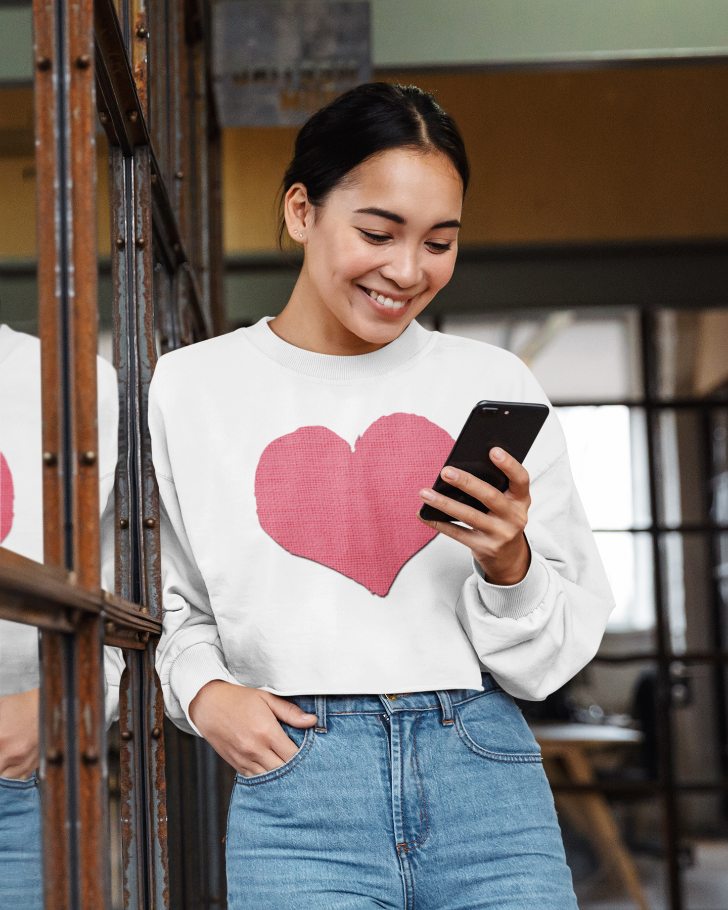 Minimalist Heart Ringer Graphic Women's Cropped Sweatshirt - Cute Casual Graphic Tee Pullover, Comfy Streetwear Jumper, Trendy Short